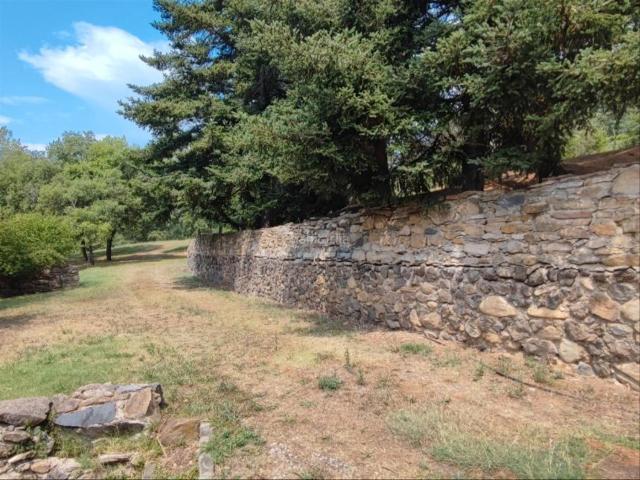 Masía en venta en Montagut i Oix. Masia 500m2, 9Ha de terreno con campos de cultivo. Masías Montagut i.