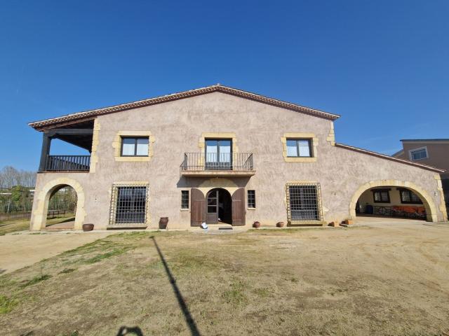 Masía en venta en Montornès del Vallès. Masia con acceso rápido a las playas del Maresme. Masías Montornès del.