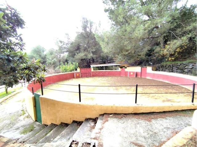 Masía en venta en Monda. Encantadora casa rural con plaza de toros. Masías.