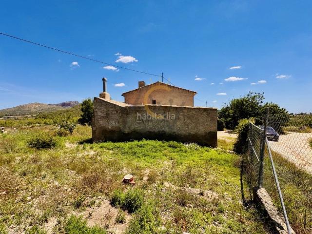 Masía en venta en Monòver. Casa de Campo con innumerables posibilidades. Masías.