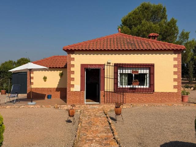 Masía en venta en Murcia, Corvera. Invierta en una finca excepcional con piscina, pista de tenis y gran potencial turístico. Masías.