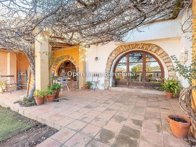 Masía en venta en Olivella, de 600 m² 9 habitaciones por 735.000