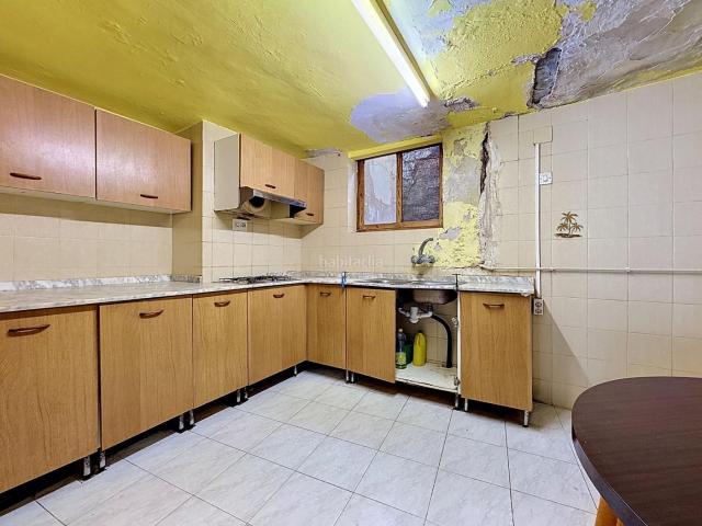 Masía en venta en Onil. Casa de pueblo con patio interior y alma tradicional en el casco antiguo de Onil. Masías.