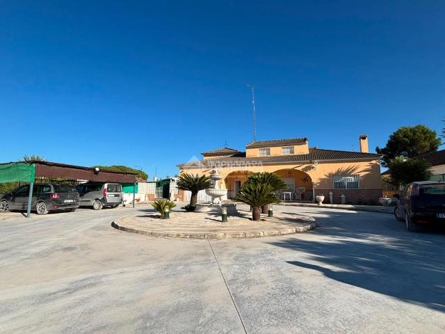Masía en venta en Osuna. Casa rural en venta en Osuna. Masías.