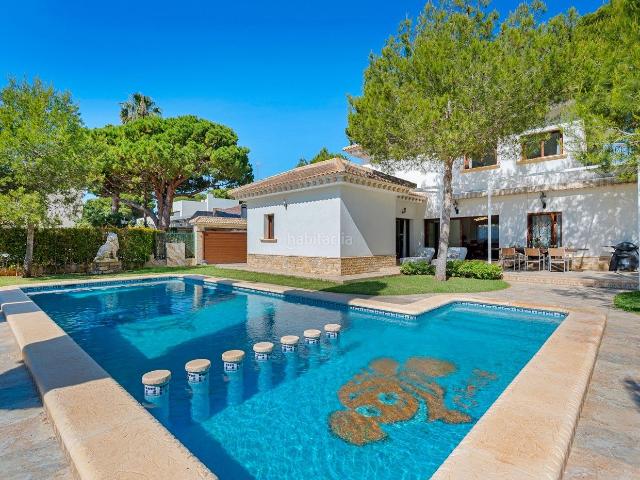 Masía en venta en Orihuela, Campoamor. Elegante villa de estilo contemporaacuteneo situada en la prestigiosa zona de la Dehesa de Campoamor y a tan solo 500 metros de la. Masías.