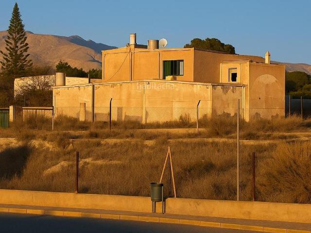 Masía en venta en Pechina. Encantadora finca rústica con cortijo y balsa de agua en Pechina Almería. Masías.
