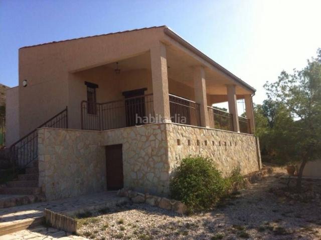 Masía en venta en Petrer. FINCA CON CASA REFORMADA Y BODEGA EN EL SEMISOTANO. Masías.