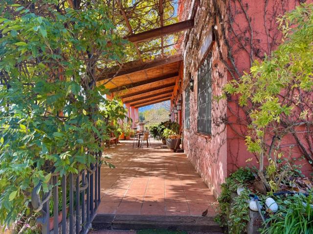 Masía en venta en Piedralaves. Casa rústica con encanto y vistas espectaculares en el Valle del Tiétar. Masías.