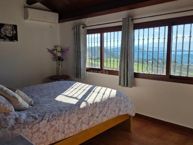 Masía en venta en Pizarra. Cortijo histórico en colina con terreno, vistas y apartamentos turísticos con licencia Pizarra. Masías.