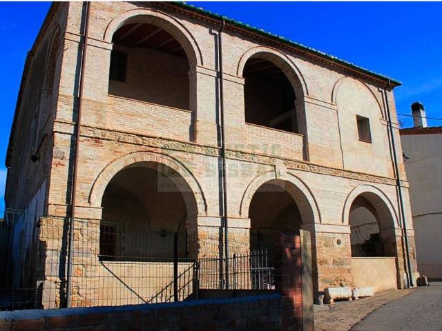 Masía en venta en Pontós. Masía señorial en venta en Pontós con jardín, terrazas porticadas, anexos en el Alt Empordà. Masías.