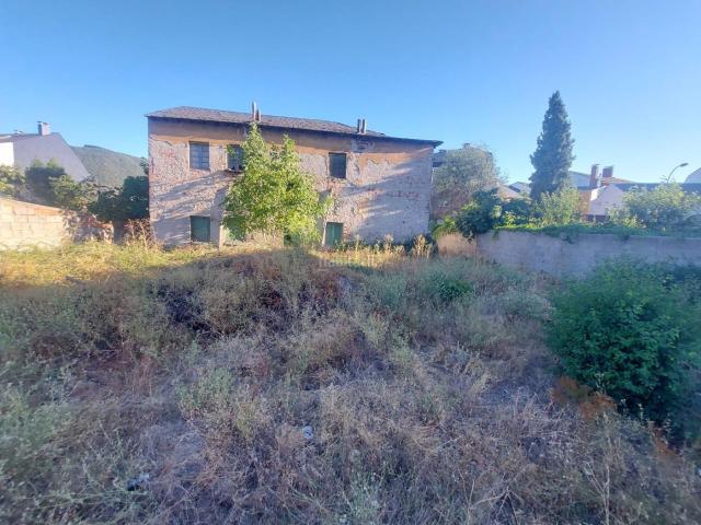 Masía en venta en Ponferrada, Flores de Sil La Placa. VENTA Casa con Terreno en La Placa. Masías.