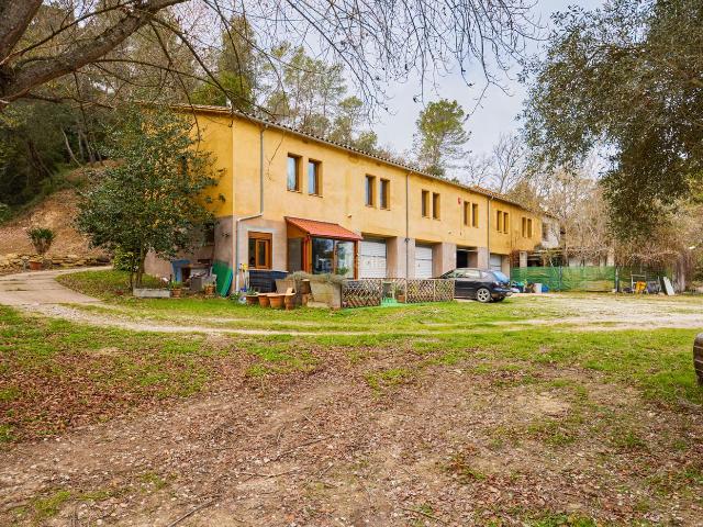 Masía en venta en Porqueres. Fantástica finca rústica con licencia para hotel rural en Porqueres. Masías.