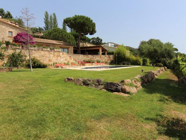 Masía en venta en Platja d´Aro, Urbanitzacions Costa Brava. Auténtica Masía totalmente rehabilitada situada en Castell d'Aro, Costa Brava. Masías Platja.