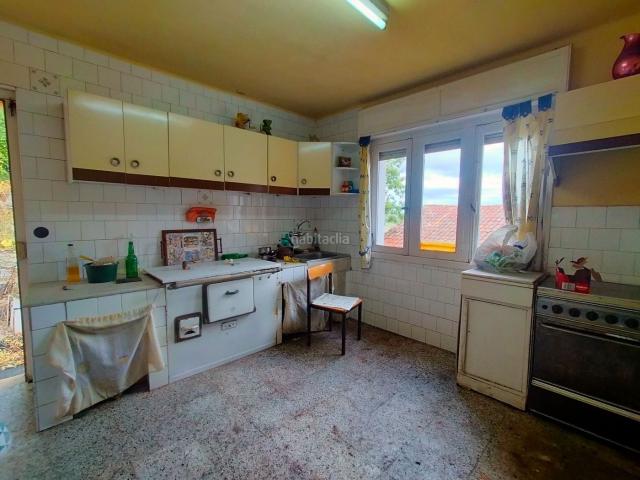 Masía en venta en Pravia. CASA DE PUEBLO ADOSADA PARA REFORMAR EN EL CONCEJO DE PRAVIA, ASTURIAS. Masías.
