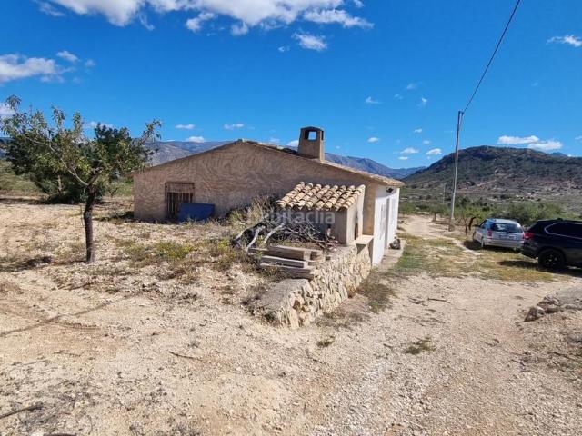 Masía en venta en Relleu. GRAN FINCA CON CASA EN EL PUEBLO DE RELLEU. Masías.