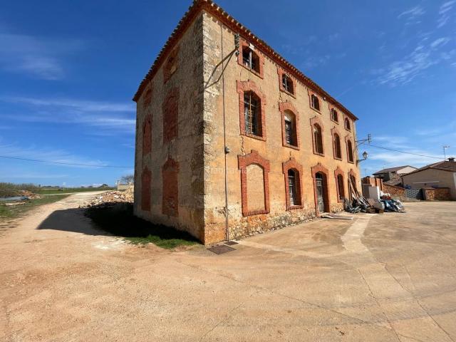 Masía en venta en Rioseco de Soria. Panaderos Valladolid, Edificio en construcción en Rioseco de Soria y parcela de unos 1.300m2. Masías Rioseco de.