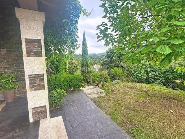 Masía en venta en Ribeira, Olveira. Chalet con vistas al mar y la montaña en un entorno natural único. Masías.