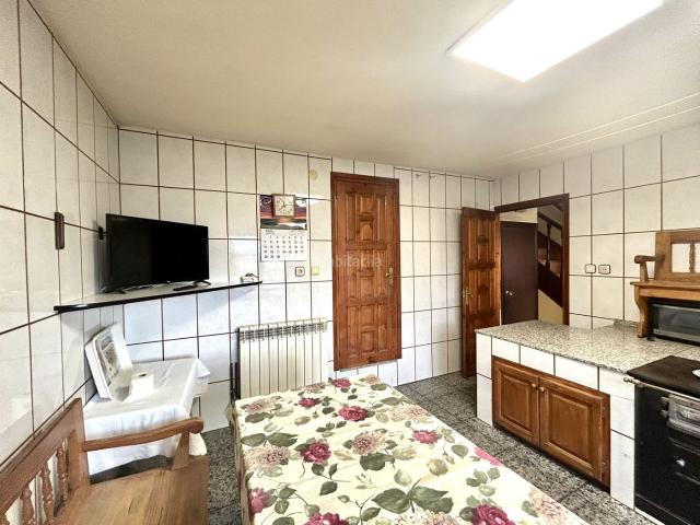 Masía en venta en Riello. Masías.