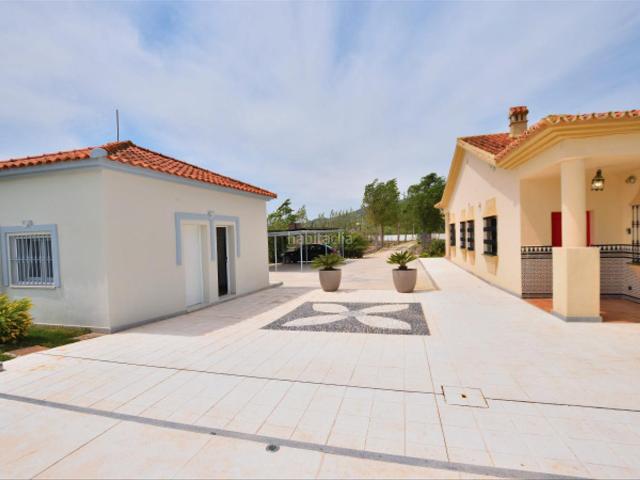 Masía en venta en Ronda, Partidas Norte. ¡Descubre el encanto de una finca rústica en el Llano de la Cruz!. Masías.