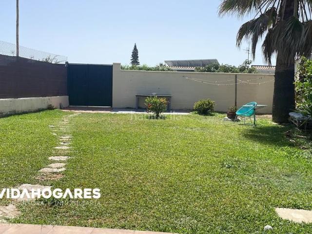 Masía en venta en Rota, Aguadulce Almadraba Punta Candor. IMPORTANTE PROPIEDAD NO HIPOTECABLE.Una casa? Mejor dos! ? Porque hay momentos en los que compartir es maravilloso. pero tener t. Masías.