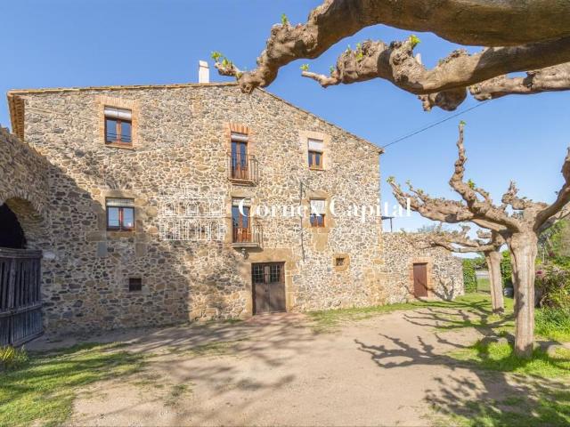 Masía en venta en Rupià. Masías.
