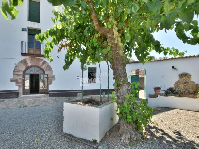 Masía en venta en Sant Andreu de la Barca. Exclusiva finca de 8.500 m2 con majestuosa masía histórica en Barcelona. Masías Sant Andreu de la.