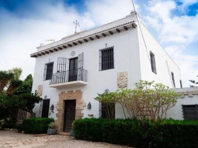 Masía en venta en Sant Carles de la Ràpita, de 439 m² 9 habitaciones por 395.000