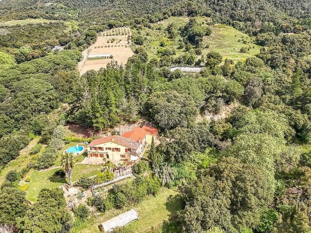 Masía en venta en calle Can Xona, Sant Iscle de Vallalta, de 500 m² 6 habitaciones por 749.000