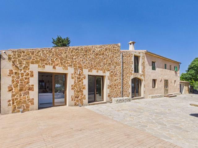 Masía en venta en Sant Joan de Vilatorrada. Sant Joan Idílica finca histórica de piedra natural con piscina infinita y vistas panorámicas. Ref. 9869. Masías Sant Joan de.