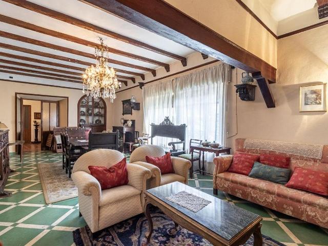 Masía en venta en Santa Fe. ESPECTACULAR CASA DE CAMPO CON TERRENO EN SANTA FE. Masías Santa.