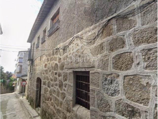 Masía en venta en San Esteban del Valle. Tradicional casa de pueblo en Plaza del Ayuntamiento Plaza de Parking Huerto. Masías San Esteban del.