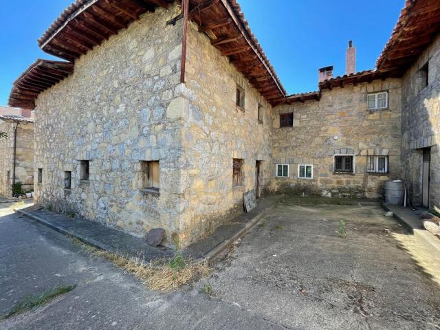Masía en venta en San Leonardo de Yagüe. Panaderos Valladolid Inmobiliaria, Casa de Piedra de dos plantas en San Leonardo de Yague. Masías San Leonardo de.