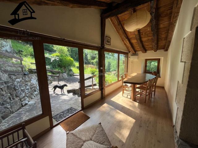 Masía en venta en San Pedro del Romeral. ESPECTACULAR COMPLEJO RÚSTICO 6 CABAÑAS PASIEGAS, UNA YA REHABILITADA, EN UNA FINCA DE 3,8 HECTÁREAS. Masías San Pedro del.