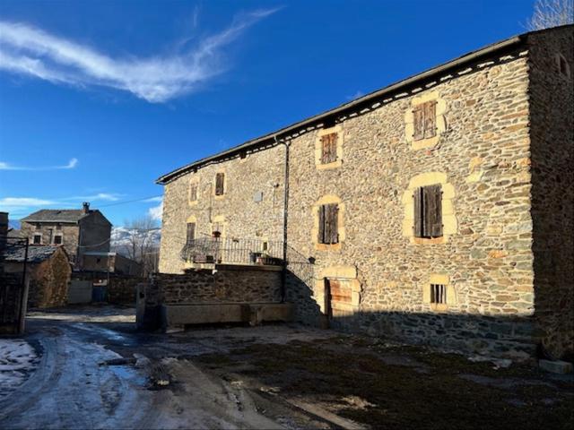 Masía en venta en Sainte Léocadie Pirineos. Masía Sainte Léocadie. Masías Sainte.