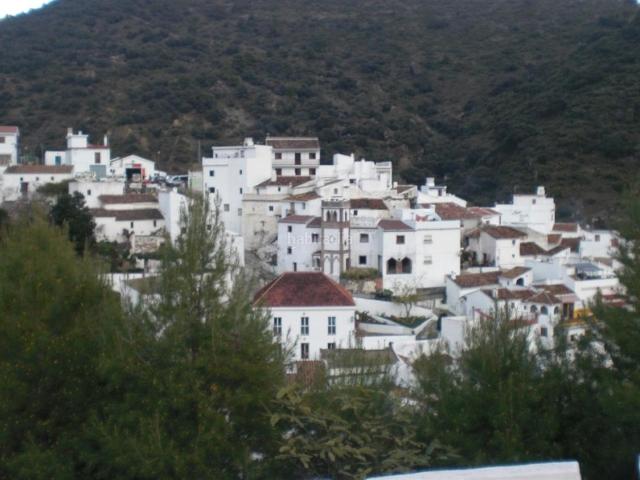 Masía en venta en Salares. Amplia casa de Pueblo a finalizar en Salares. Masías.