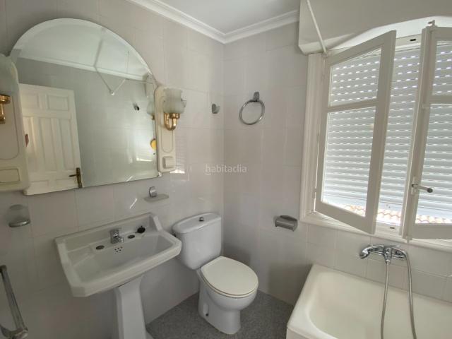 Masía en venta en Sax. A tan solo una calle del centro de Sax se encuentra esta magnífica vivienda adosada, una propiedad llena de carácter, amplitud y r. Masías.