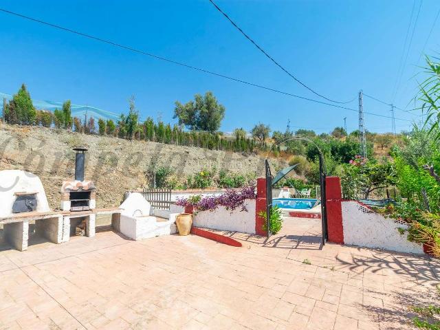 Masía en venta en Sedella. Casa de campo con piscina privada en Sedella. Masías.