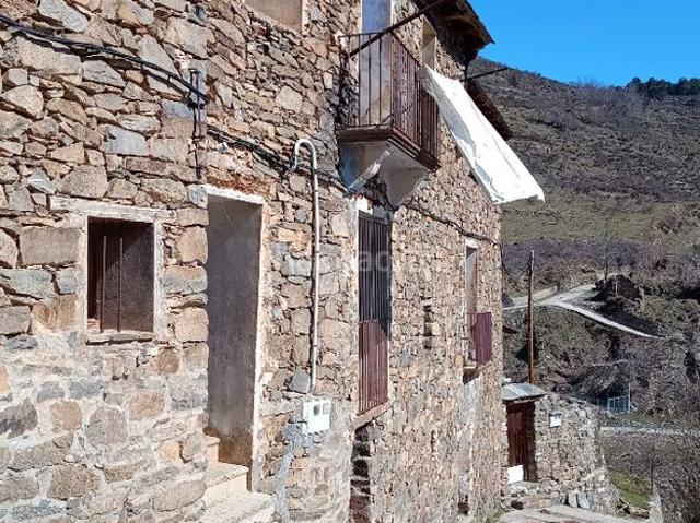 Masía en venta en Soriguera Pirineos. Casa pairal amb era i cobert a Freixa. Masías.