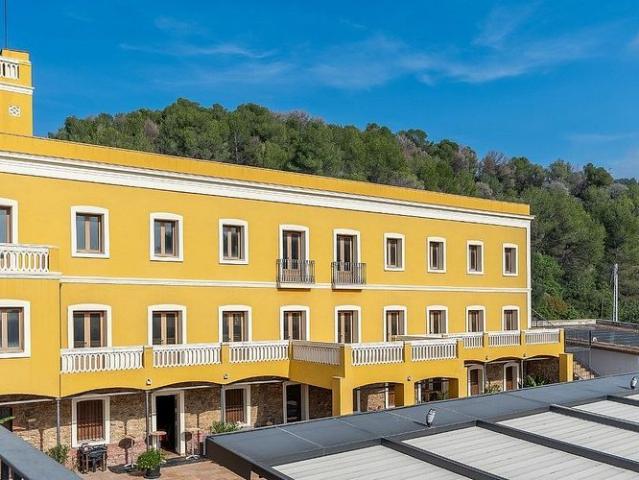 Masía en alquiler en Molins de Rei, de 1.900 m² 12 habitaciones por 25.000
