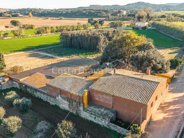 Masía histórica del siglo Xvii en el Baix Empordà con 20.000. 590m² Palafrugell