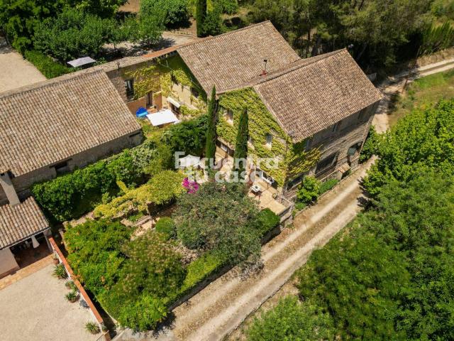 MASÍA MEDITERRÁNEA DE CARÁCTER CON VIVIENDA ANEXA Y GRAN ESPACIO MULTIFUNCIONAL