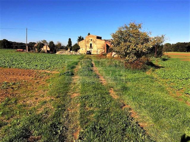 Masía por restaurar en venta en Casavells, Baix Empordà – En. 520m² Corça