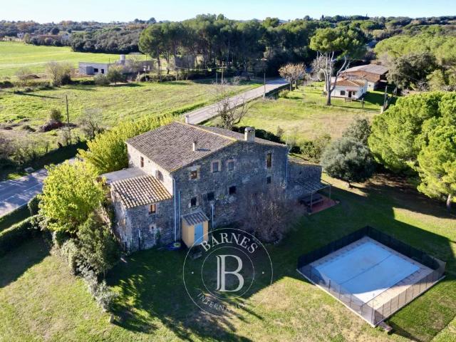 Masia reformada del siglo XVIII en el corazón del Baix Empordà, Girona