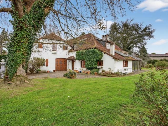 SOUS OFFRE Maslacq, propriété de caractère et son jardin arboré