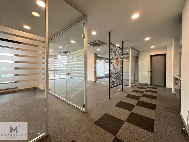 Maslak 1453 3 Odalı Cam Bölmeli Kiralık Ofis Aylık Ödeme İmkanı