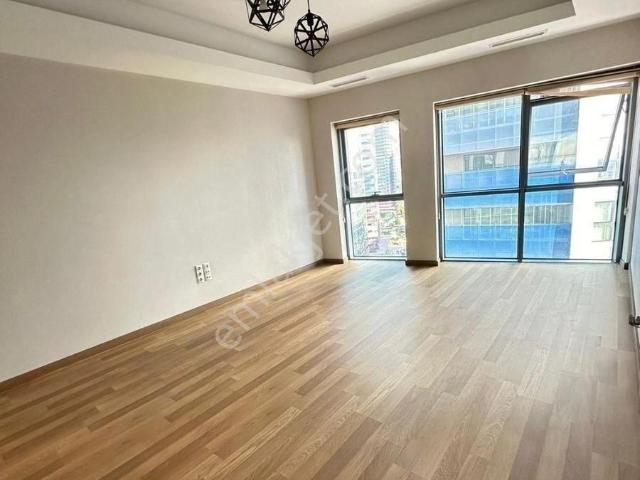 Maslak 1453 Balkonsuz Yüksek Kat Kiralık Daire *boş*1+1