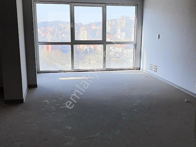 Maslak 1453 De Hazır Ofis Teraslı Satılık Ticari Tapulu 3 Bölme