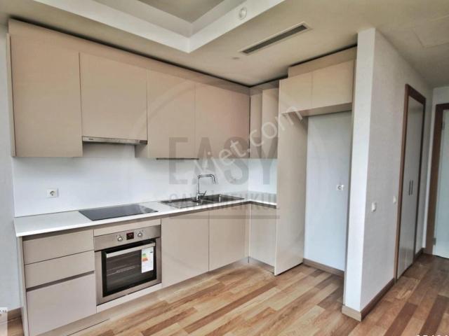 Maslak 1453 Sitesinde 1+0 Stüdyo Cadde Manzaralı Satılık Daire