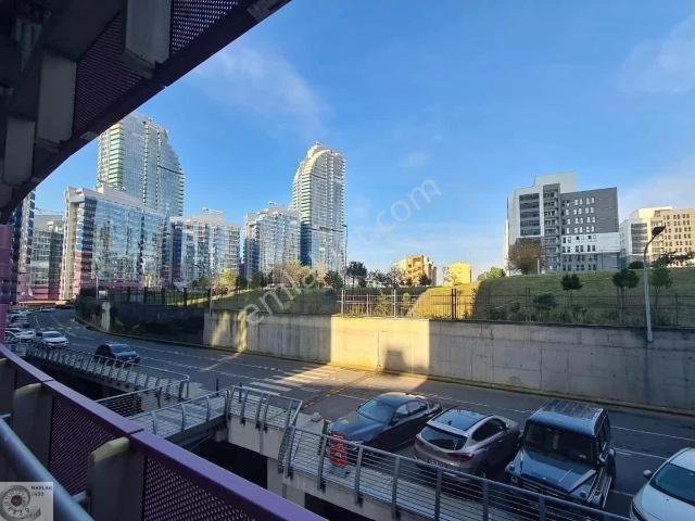 Maslak 1453 Sitesinde 3+1 Kiralık Boş 200 M2 Daire Terasli Daire
