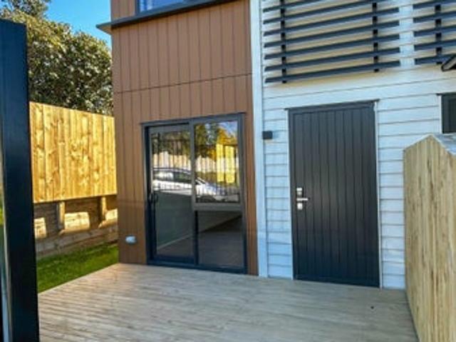 Massey East, 2 bedrooms